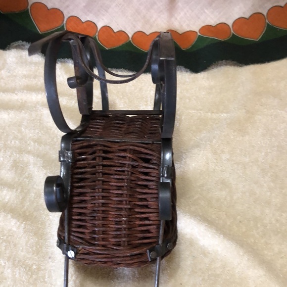 VINTAGE VICTORIAN  DOLL SLEIGH -WICKER/RATTAN, METAL, FABRIC 12”x12” - Picture 5 of 10